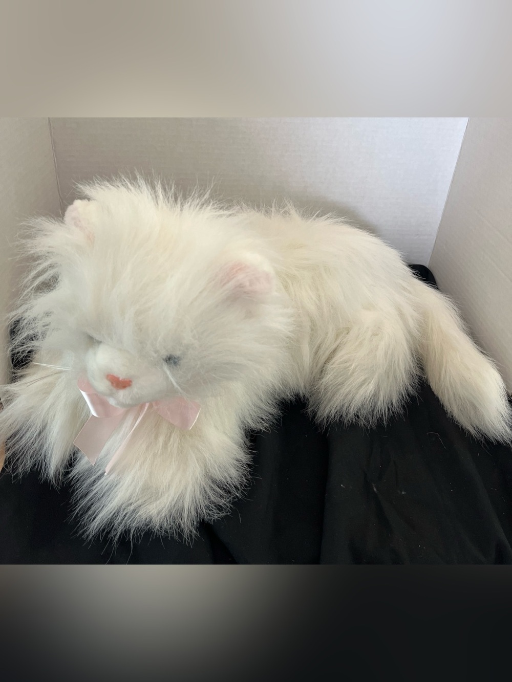 Playful Plush Realistic White Persian Cat Chrisha Bell In Tail 2004 Pink Bow